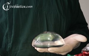 Implante mamario liso - Dr. Pedro Jerez